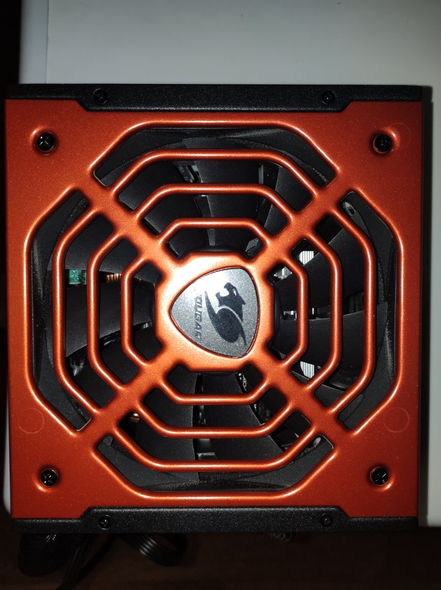 Продам блок питание  на компьютер Cougar BXM 850 W в отличном состояни