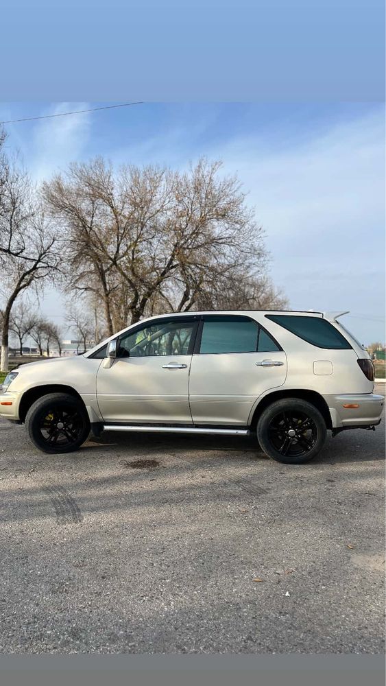 Продается авто Lexus RX 300