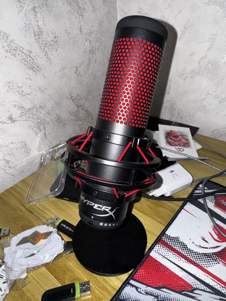 Продам мифрофон Микрофон HyperX Quadcast