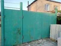 Продам ворота с калиткой и заборами