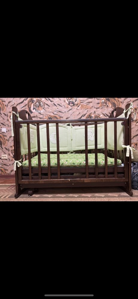 Продам детскую кроватку