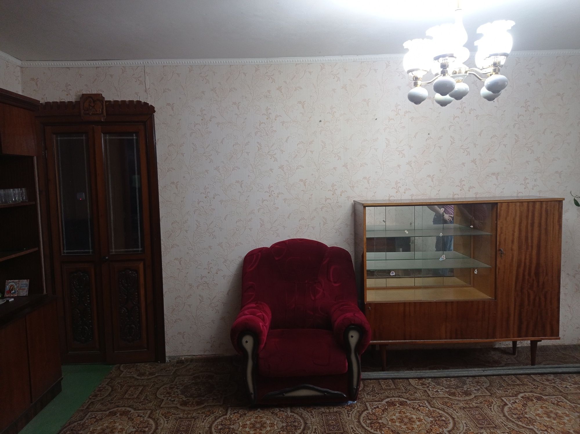 Продам квартиру трехкомнатную