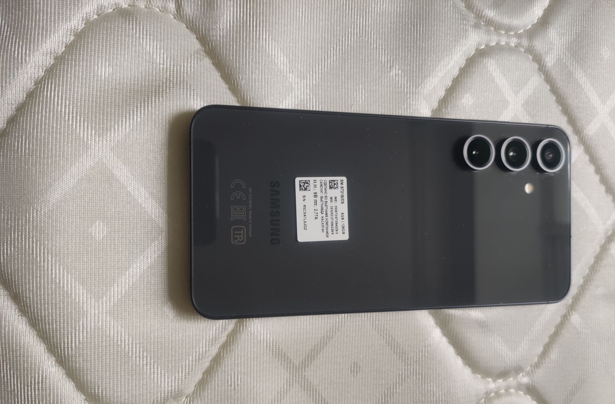 Samsung S24 FE черный