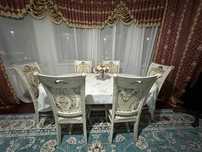 Мебель для гостиной, стол и 6 стульев