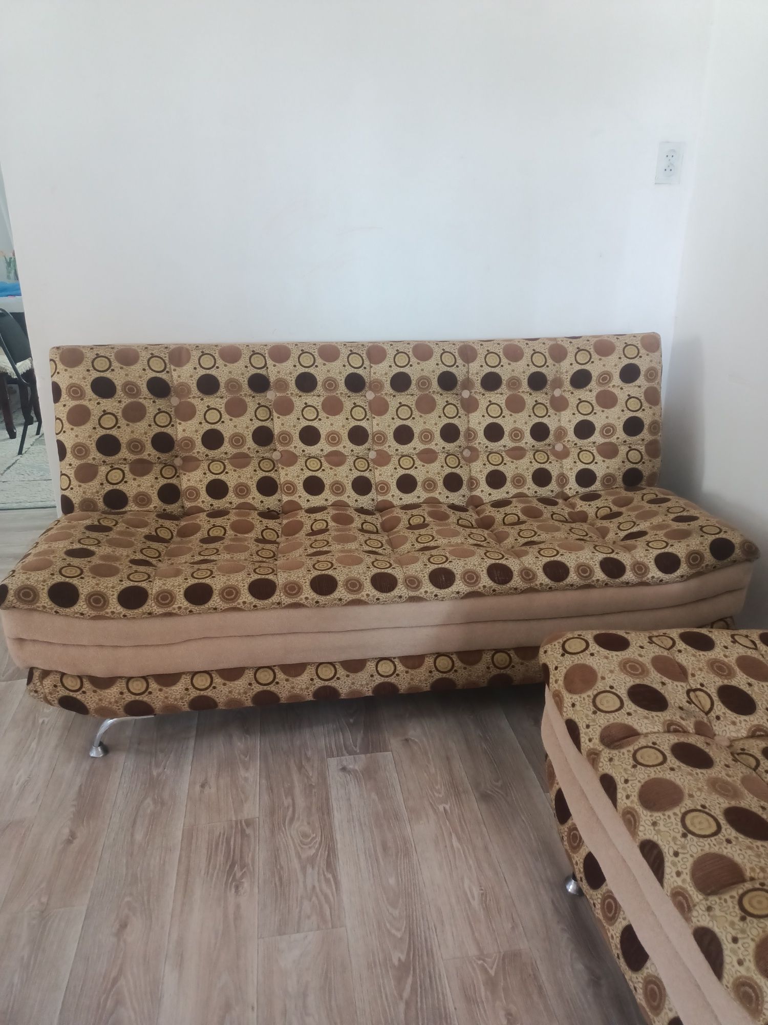 Продам диван, 3-ка, в хорошем состоянии