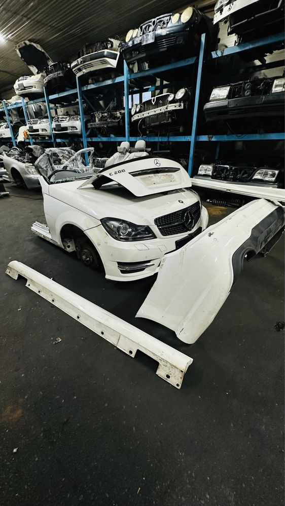 W204 Рестайлинг мерседес контрактный двигатель акпп бу запчасть разбор