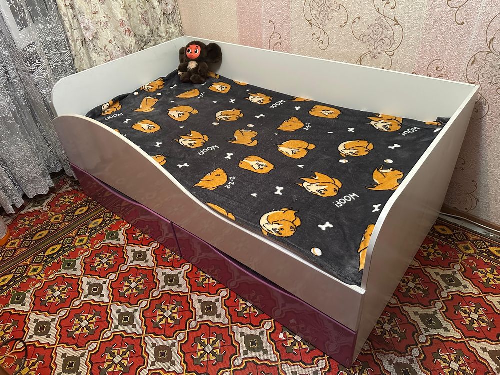 Продам кровать для девочки