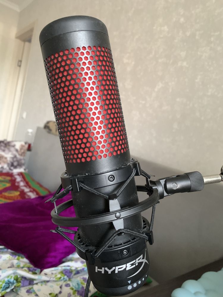 микрофон Hyper X Quadcast