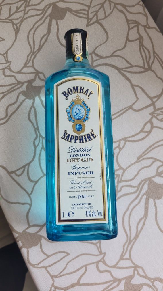 Продаю Джин Бомбай Сапфир 1л