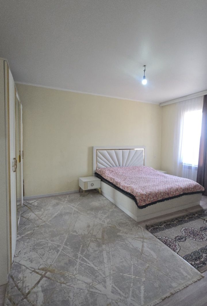 7 бөлмелі үлкен,жарық,кең үй сатылады.