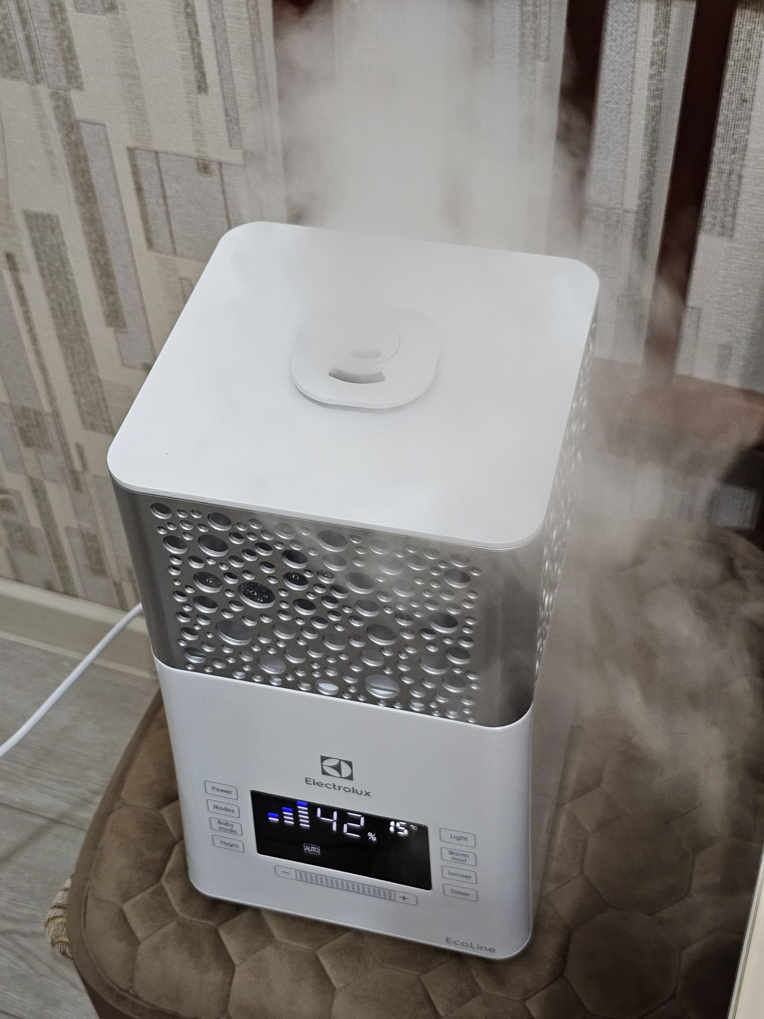 Увлажнитель воздуха Electrolux EHU-3715D