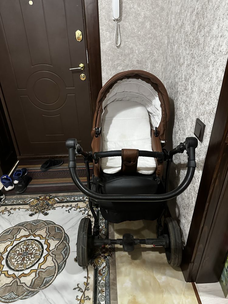 Продам коляску в хорошем состояние