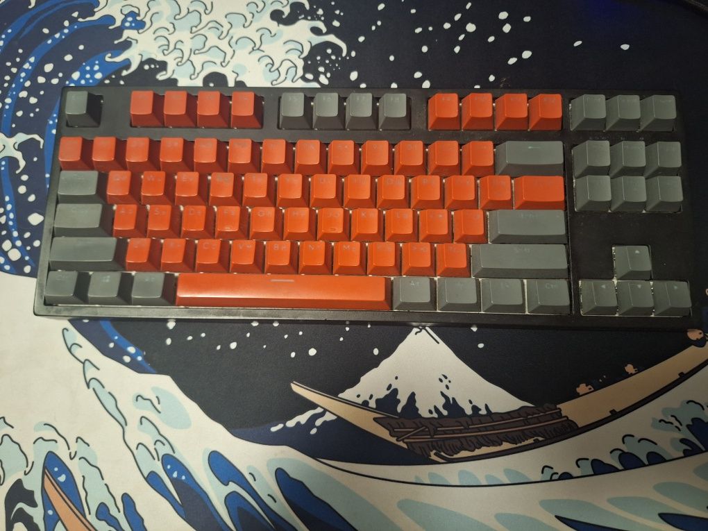 Red Square tkl classic red