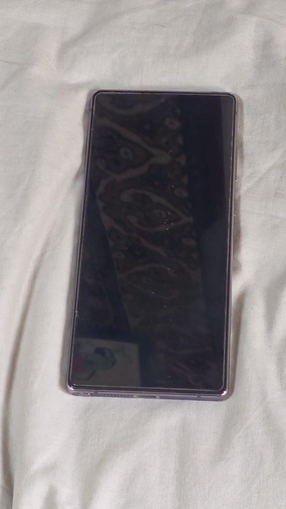 Samsung Galaxy Note 20 в отличном состоянии с чехлом