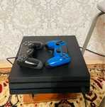 PS4 в хорошем сост два джойстика и игры закаченные