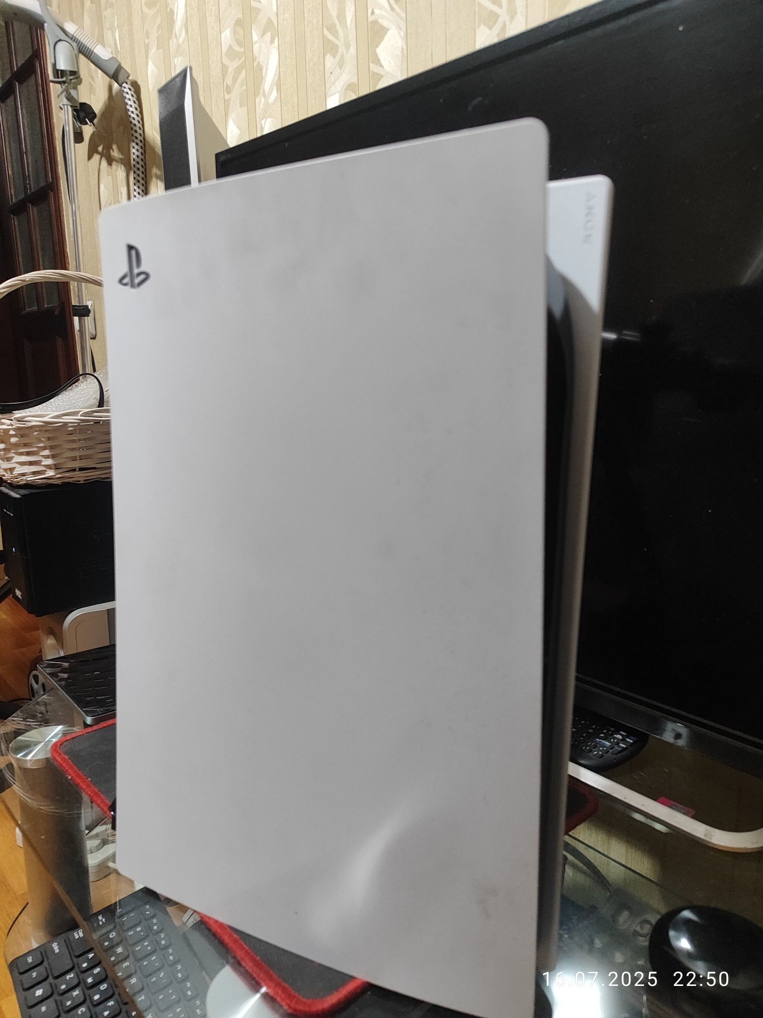 PS5 продам с двумя джостиками