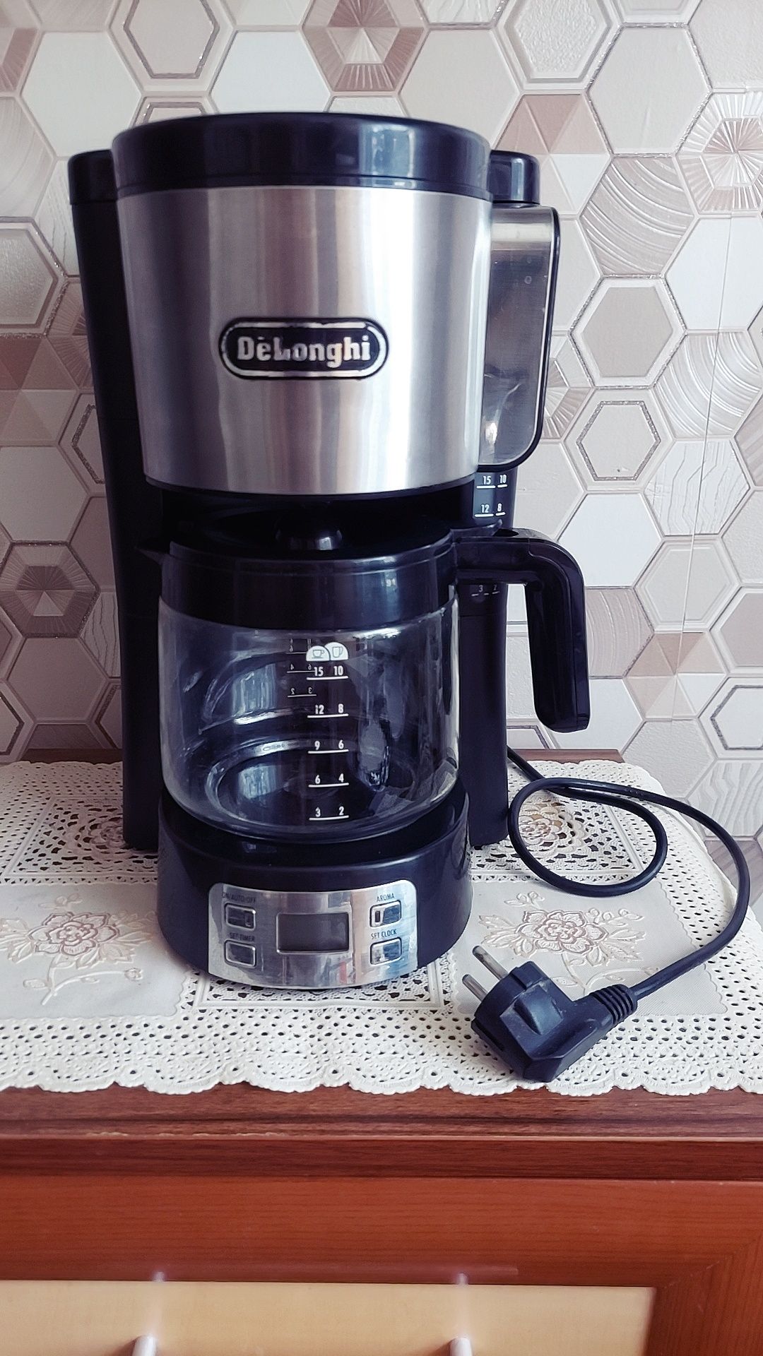 DeLonghi: Кофеварка капельная I CM15250 + новая пачка фильтр пакетов