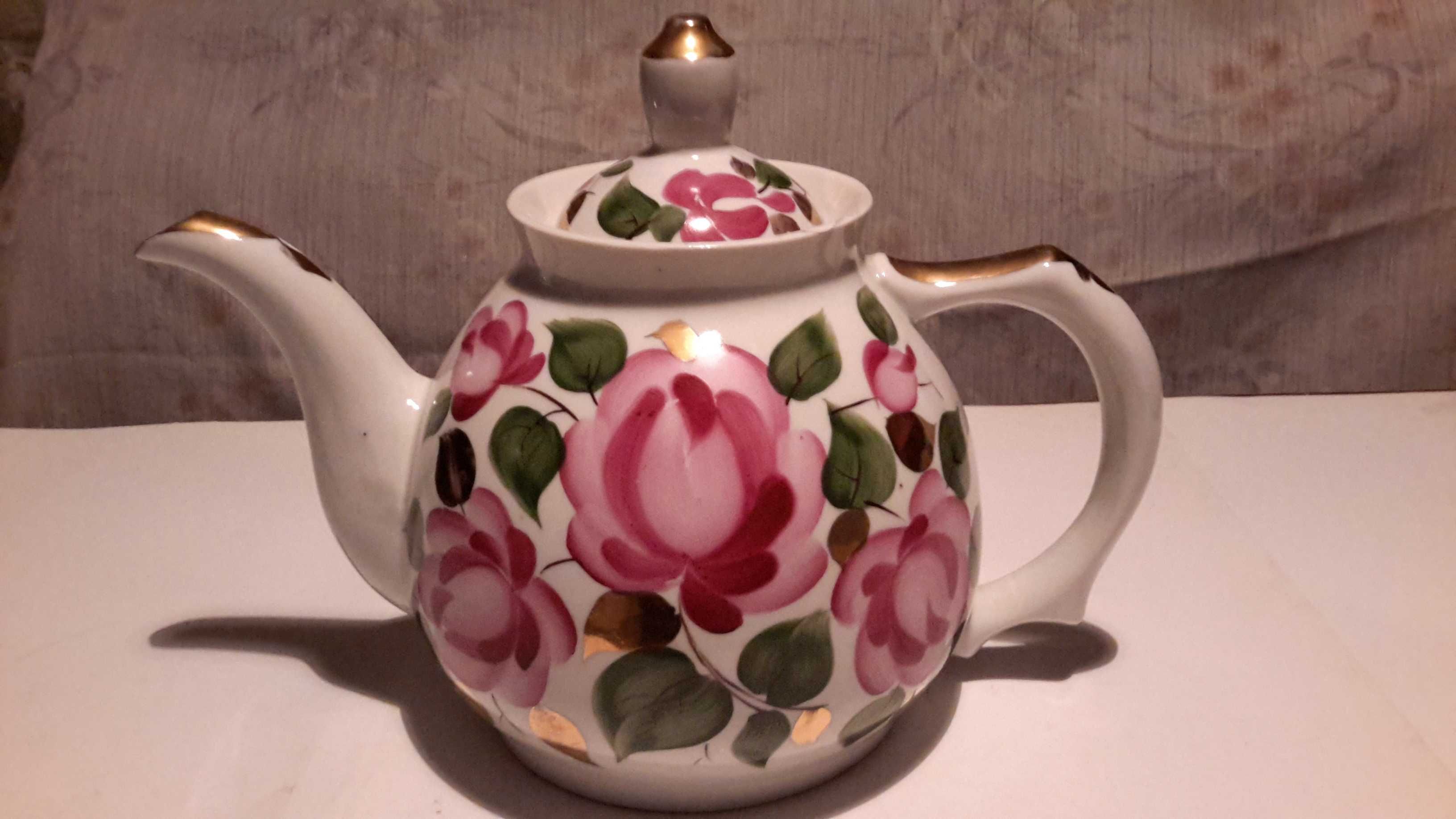 Чайники фарфоровые, 3 и 4,5 литра, б/у