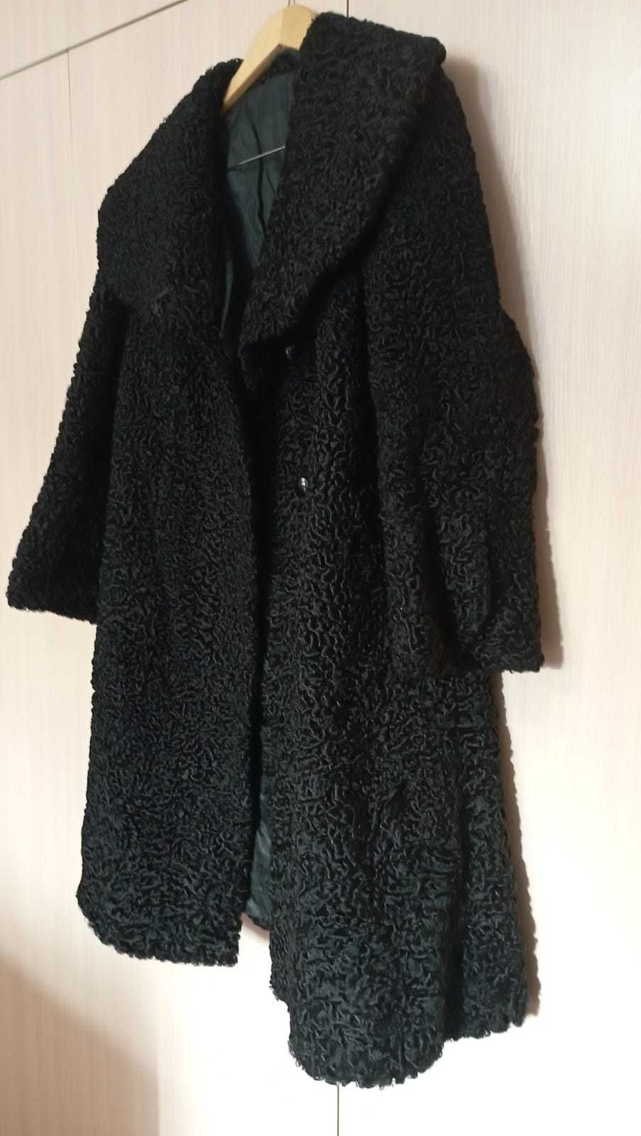 Продам каракулевую шубу (б/у). Астана