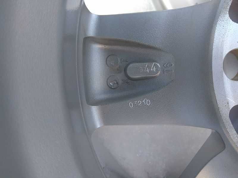 Продам оригинальные легкосплавные диски R15 на Toyota Hiace