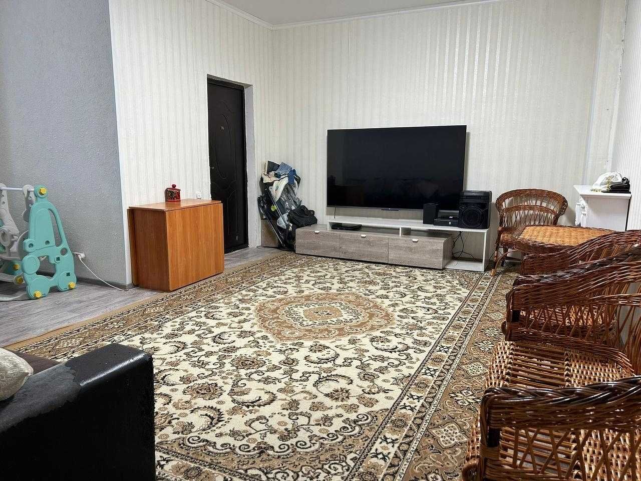 Продается  4х ком квартира на в районе КСК