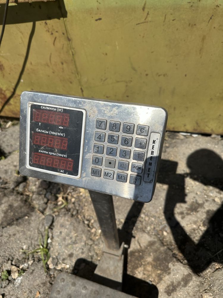 Весы большые.
