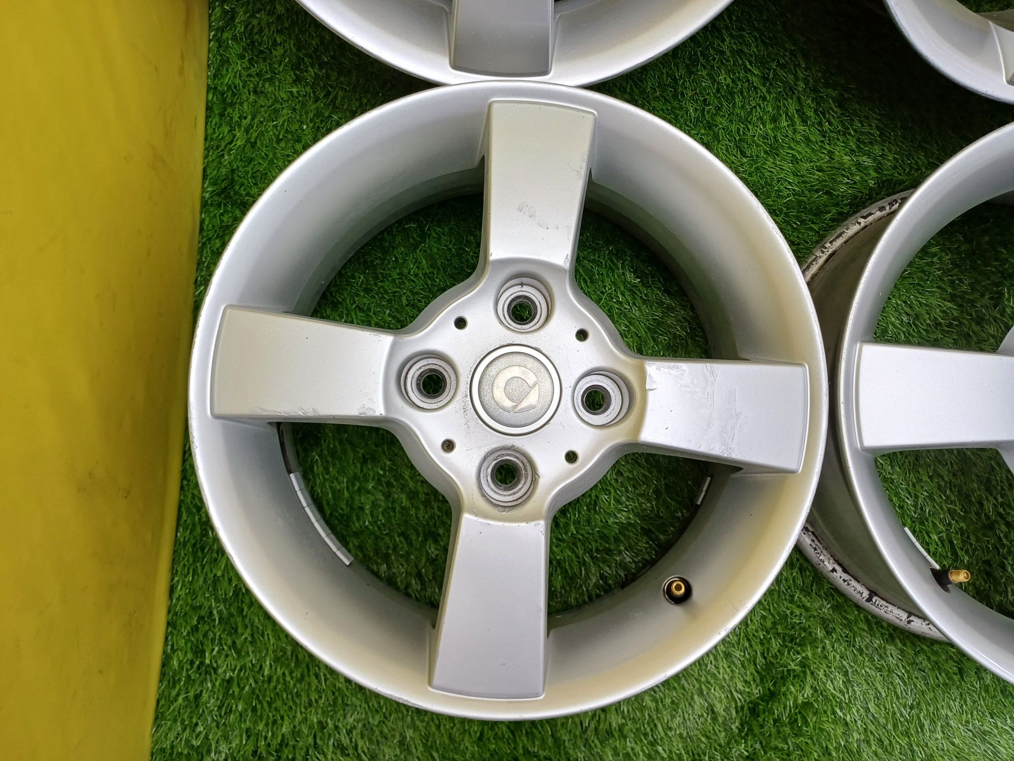Диски R15 4x114,3 на Mitsubishi и другие.