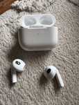 Продам AirPods 3