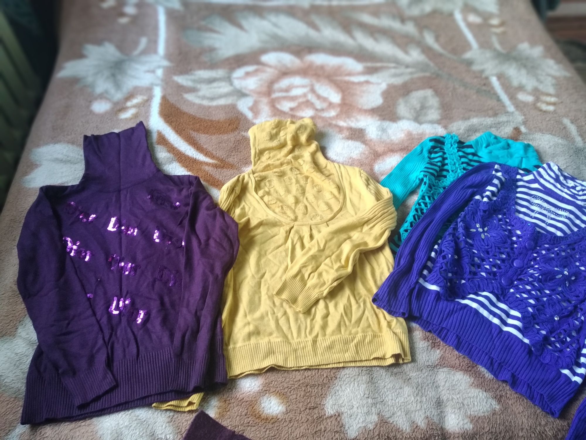 Продам вещидля для девочек и женщин.