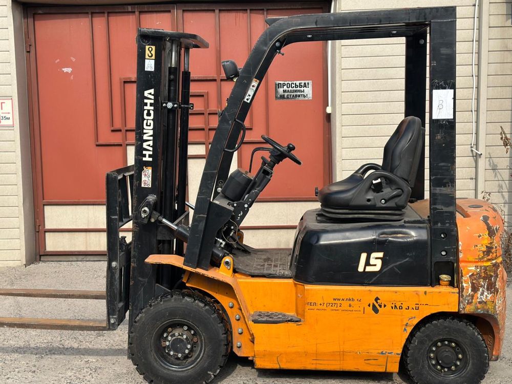 Продам 2 вилочных погрузчика 1,5 тонн