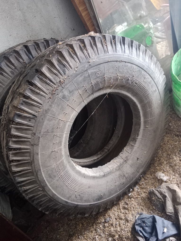 Продам 2 шины, R15,