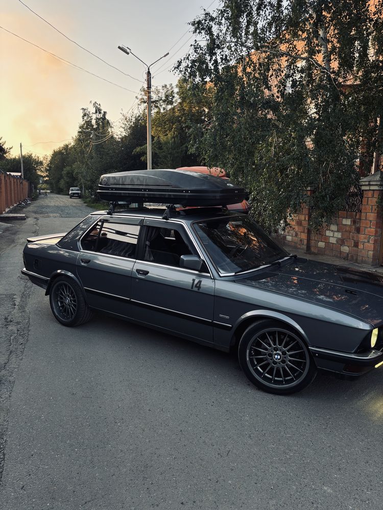 BMW E28 3.0 строкер