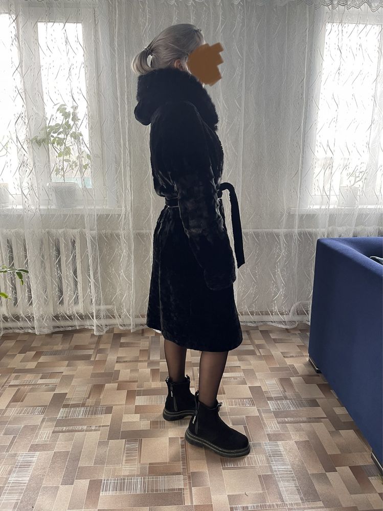 Мутоновая шуба с норковыми вставками