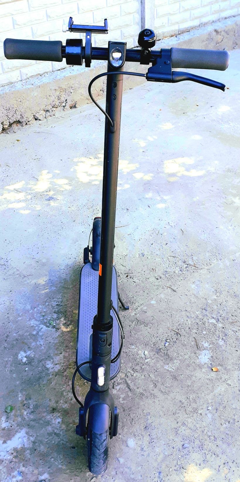 Срочно продаю электросамакат Xiaomi MI Electric Scooter Essential