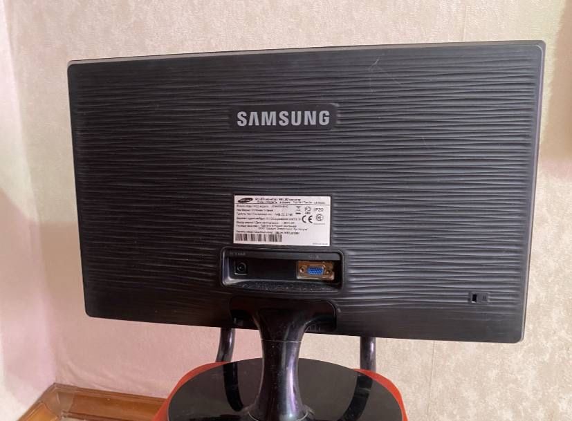 монитор Samsung SyncMaster S19A300.