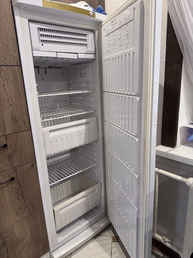 Продам морозильную камеру
