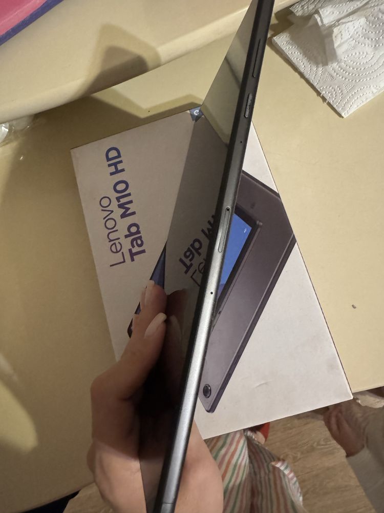 Планшет Lenovo с чехлом