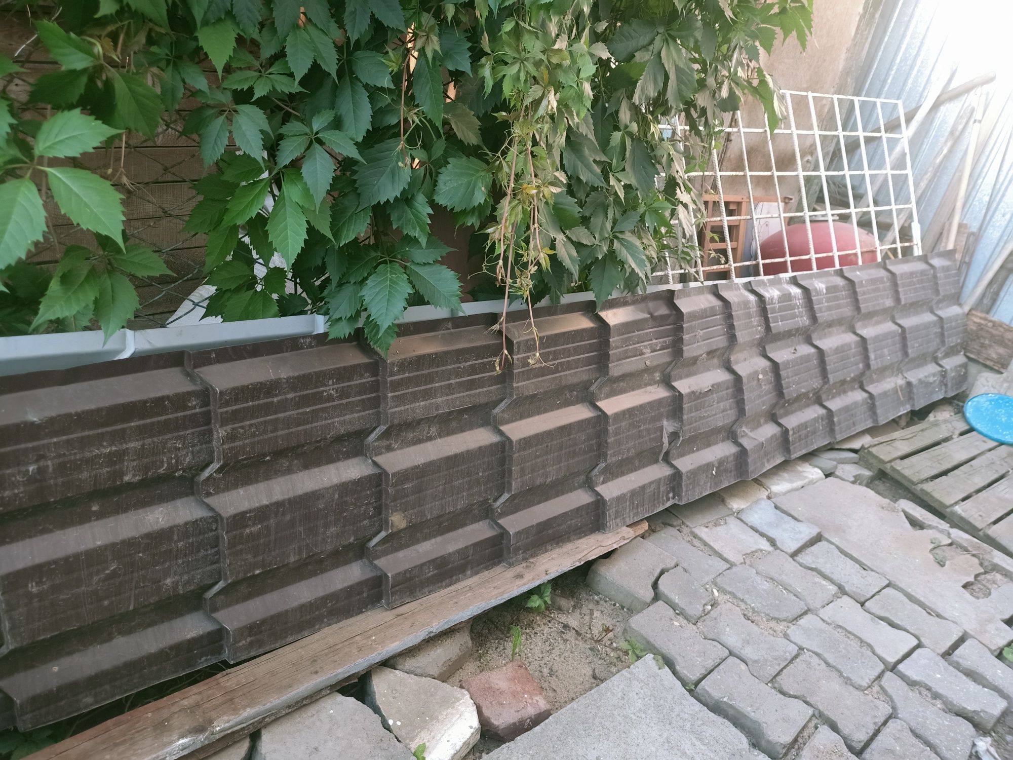 Продам черепицу один ши. полный лист и 2шт.по половинке длина 2,60 и 2