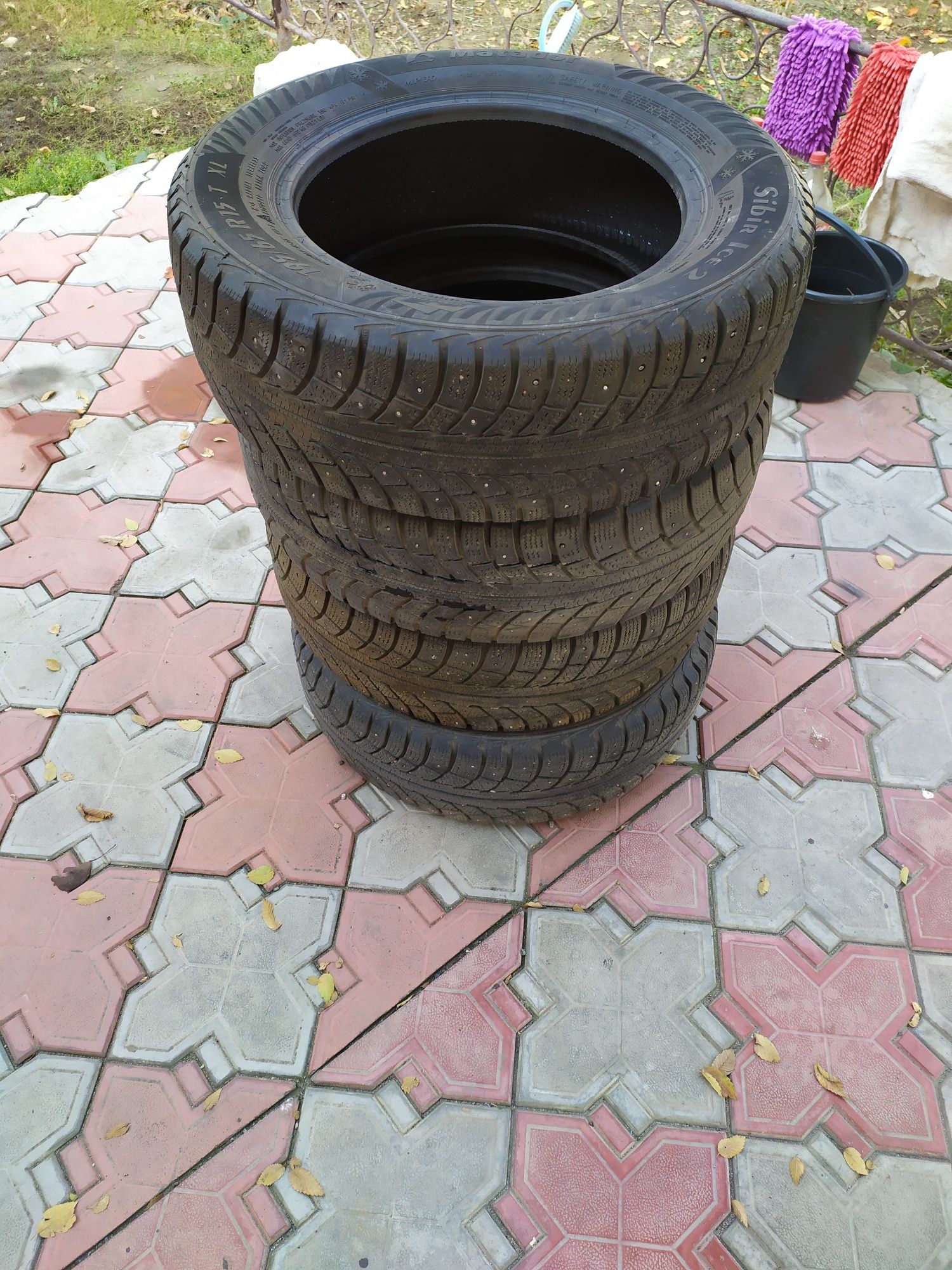 Продам комплект шипованных шин 4 шт.