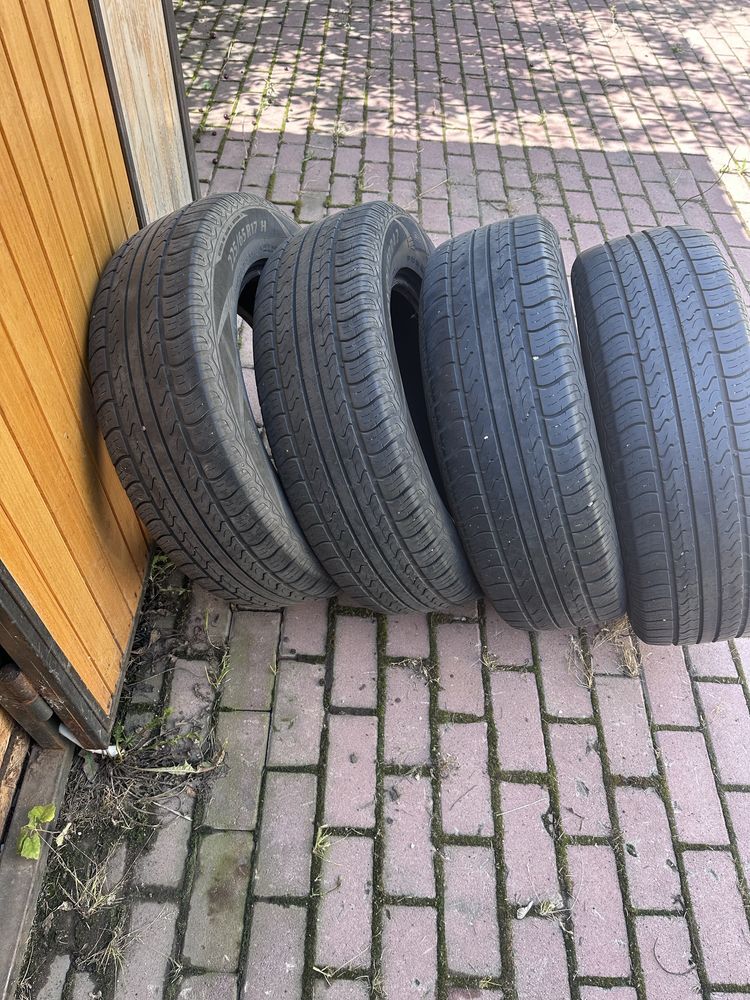 Продам комплект шин 225/65/17