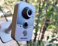 IP кубическая 4Мп c wifi Hikvision камера видеонаблюдения