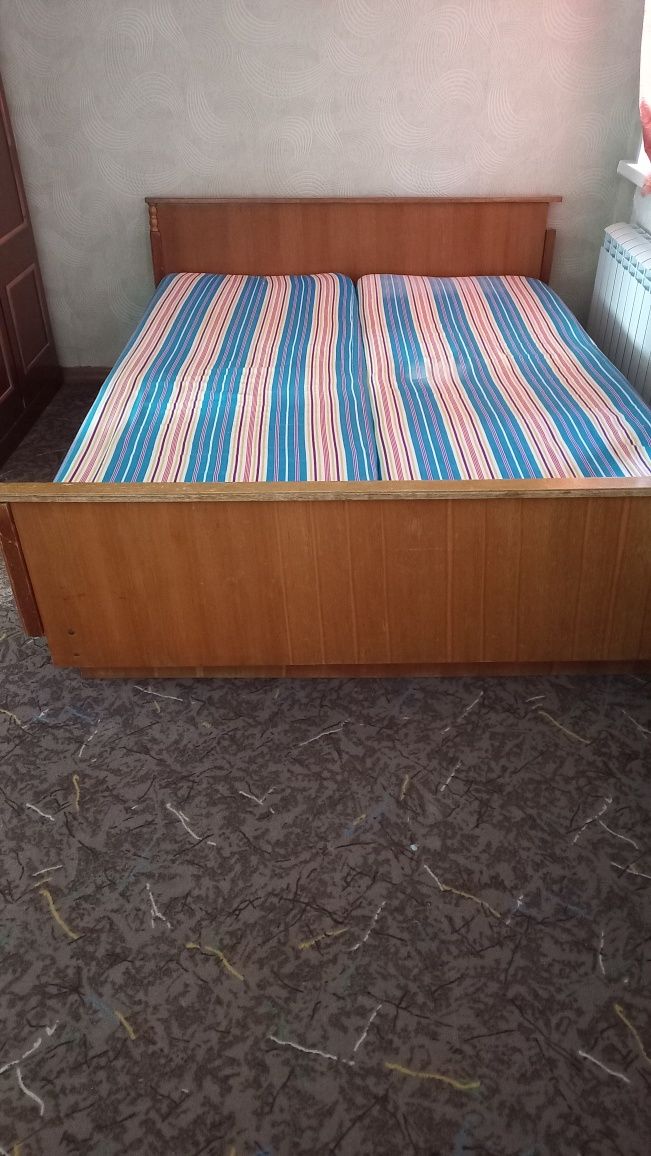 Продам двухспальную кровать!
