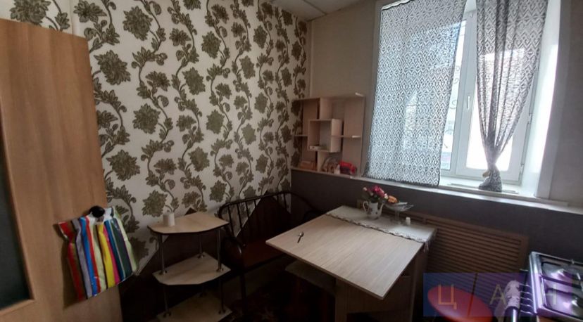 Продам большую 3-комн квартиру76кв м  , старого типа по ул Чкалова