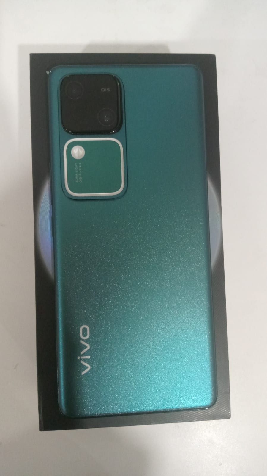Продам или обменяю на айфон 13-14 с моей доплатой,VivoV30 за 140 тысяч