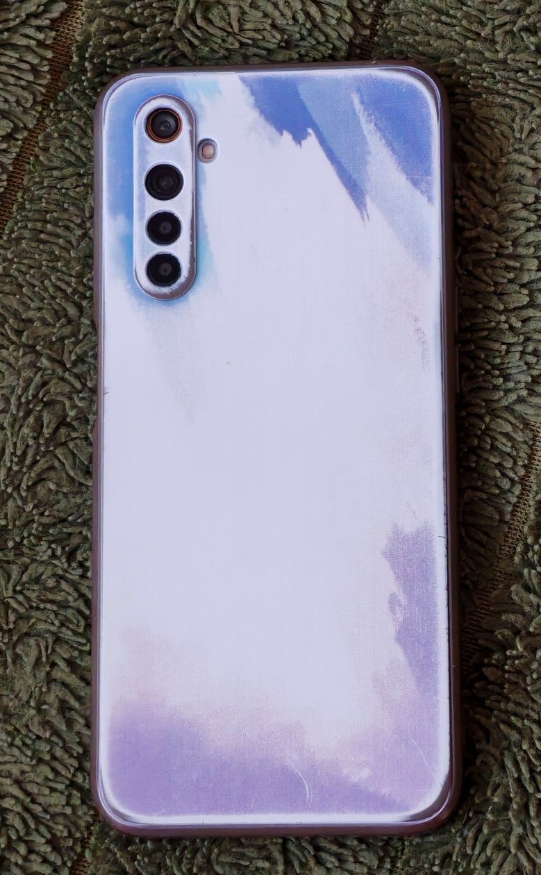 Продам смартфон Realme 6