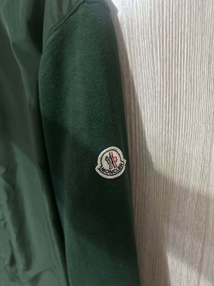 Продаю кофту Moncler