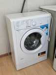 Стиральная машина Indesit IWUB 4105 в хорошем состоянии