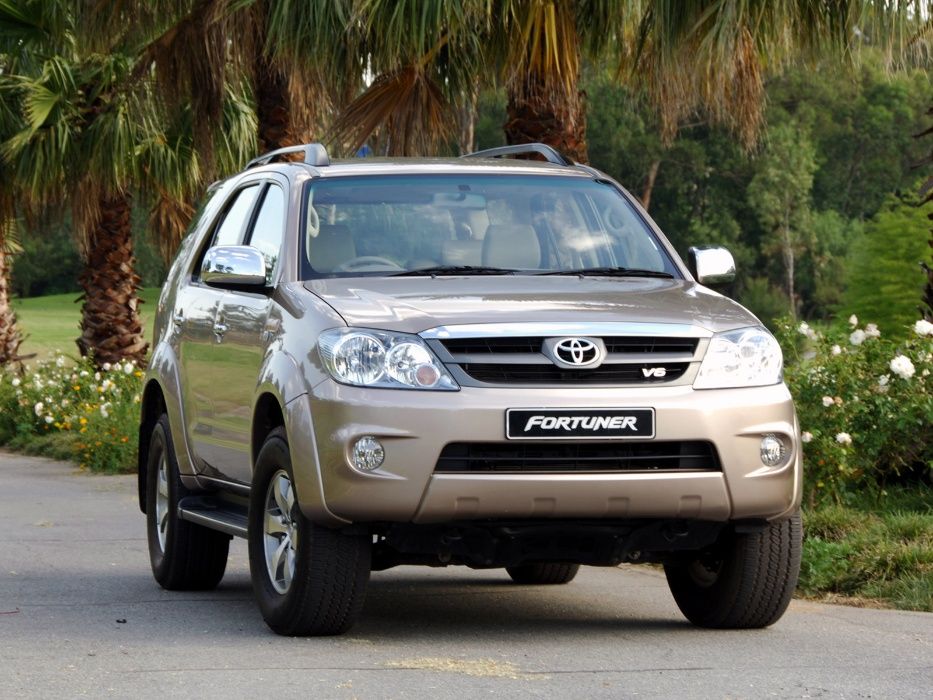 Фара на Toyota Fortuner 04-08 Фортунер 04-08