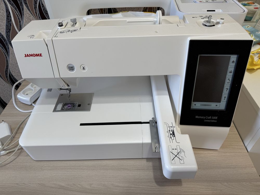 Продаю вышивальную машину Janome 500e