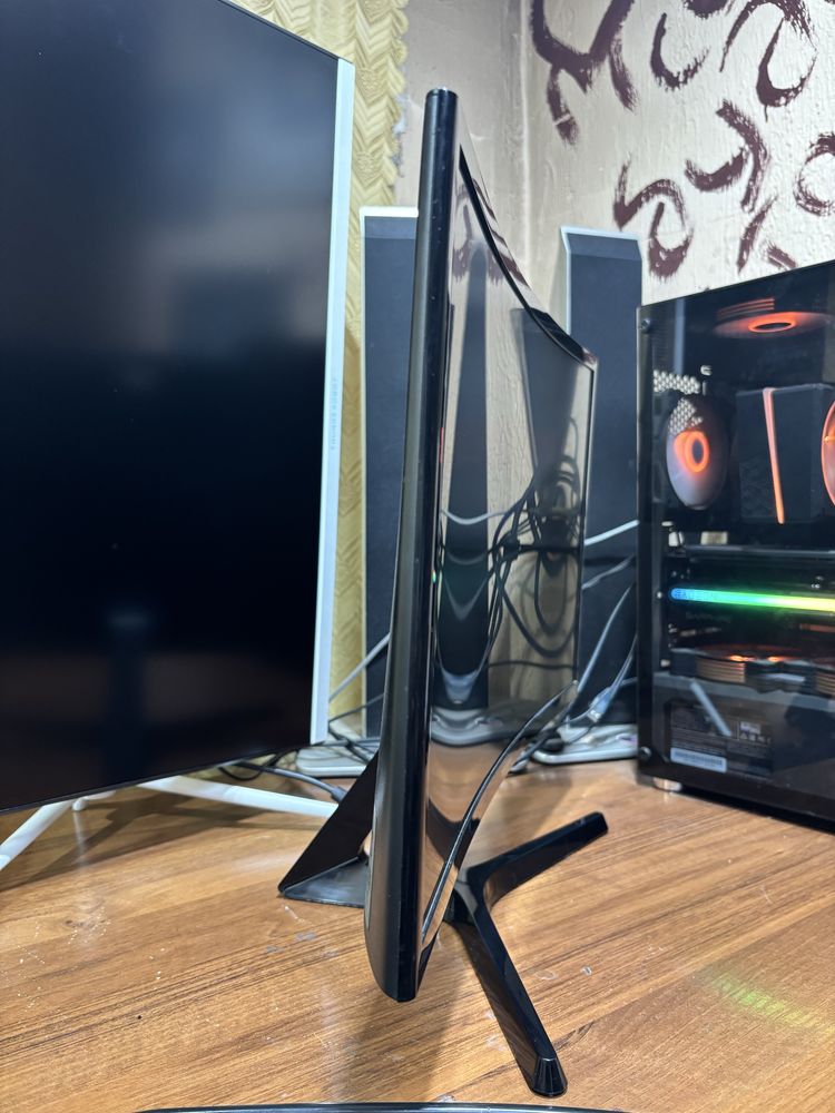 Samsung 24" Curved монитор LC24F396FHIXCI